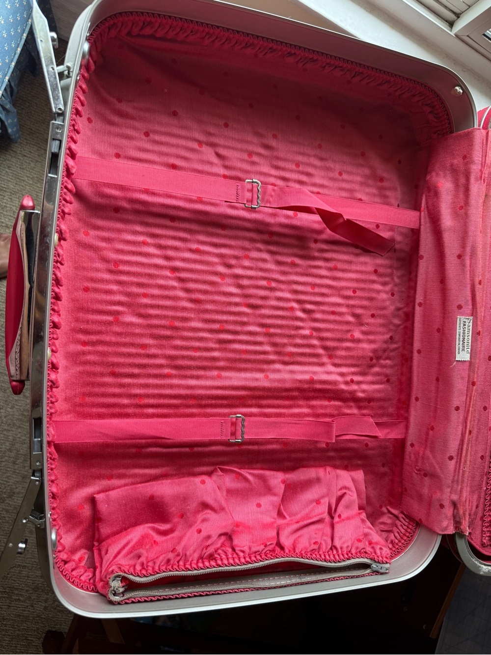 Samsonite Hot Pink Structured Cosmetic Case - Picture 10 of 11